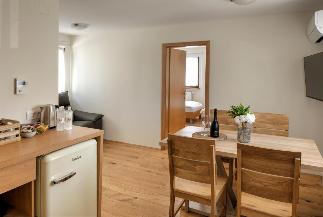 Guesthouse Tursic Vrhnika Dış mekan fotoğraf